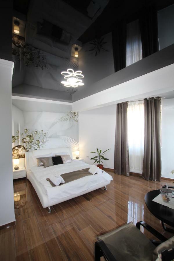 Aura Studio *