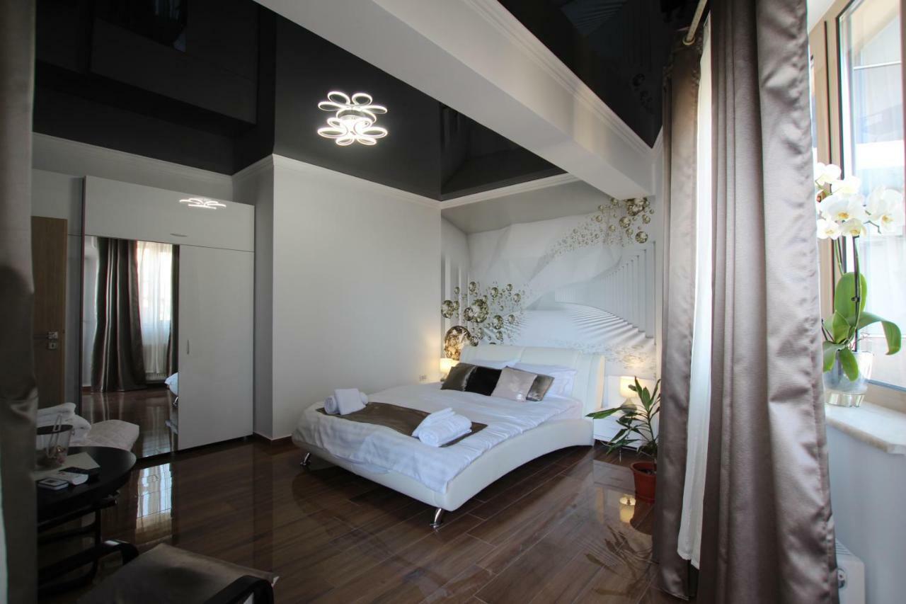 Aura Studio *