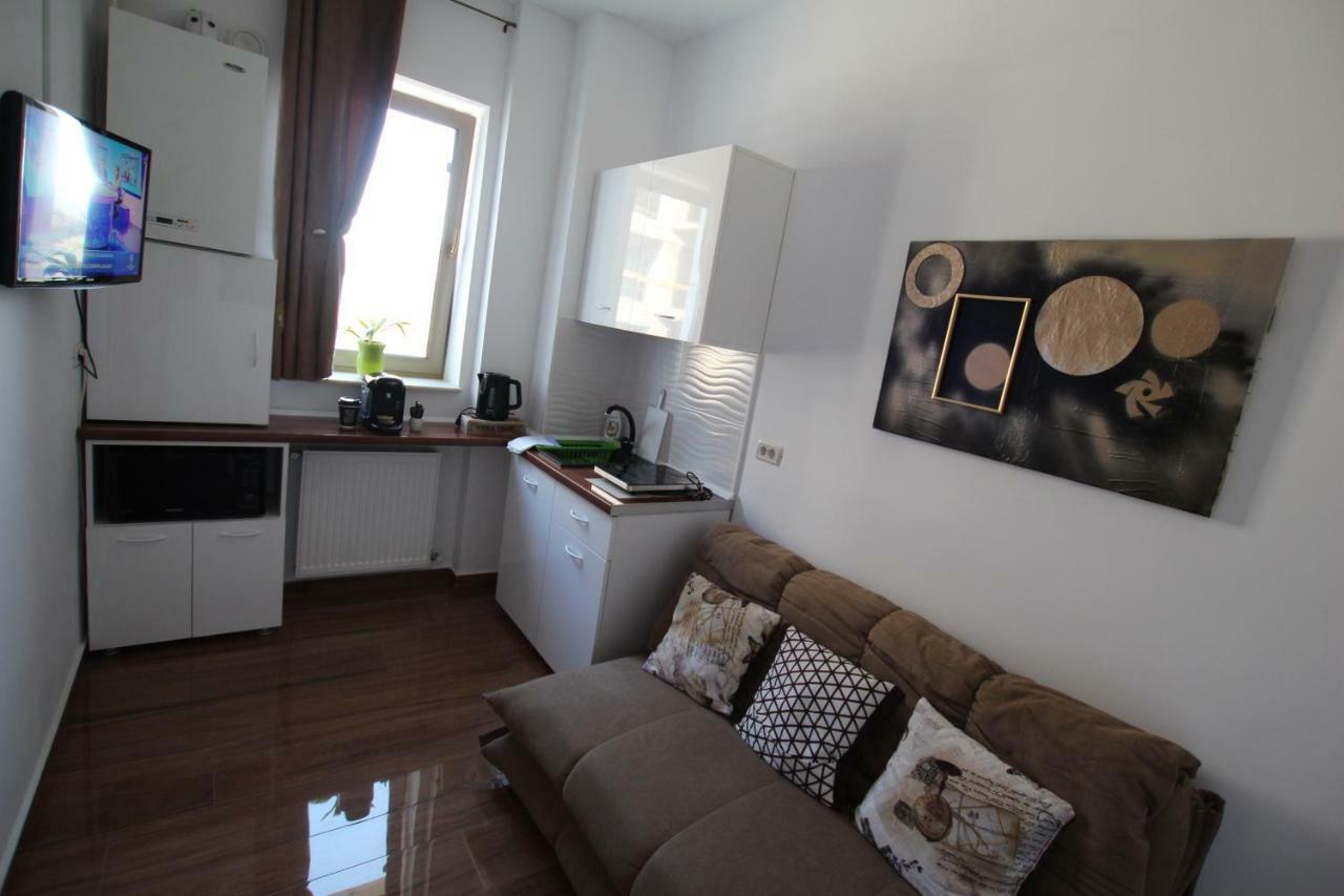 Aura Studio *